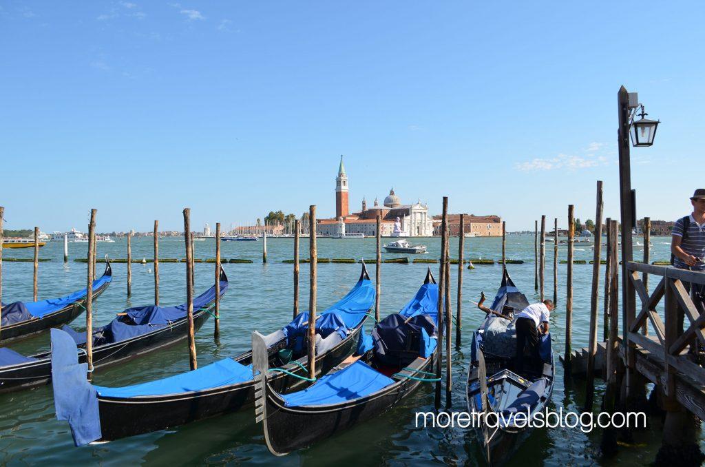 venezia gondolas