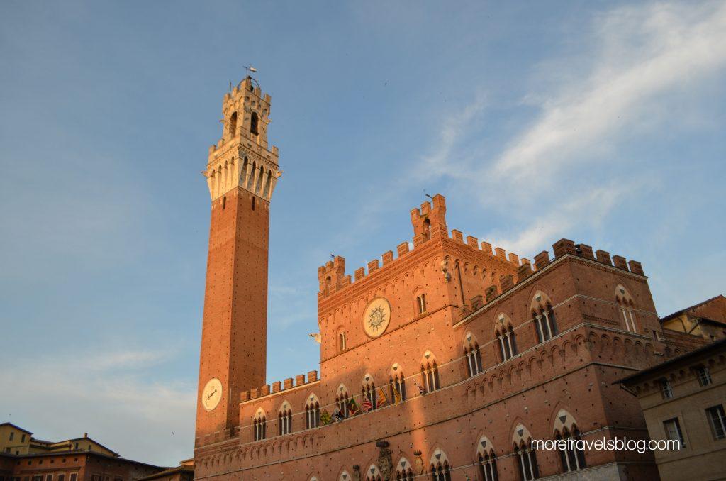 piazza del mercato siena