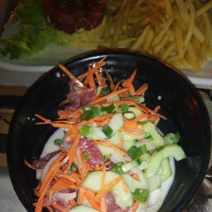 poisson cru aux roulottes de Tahiti