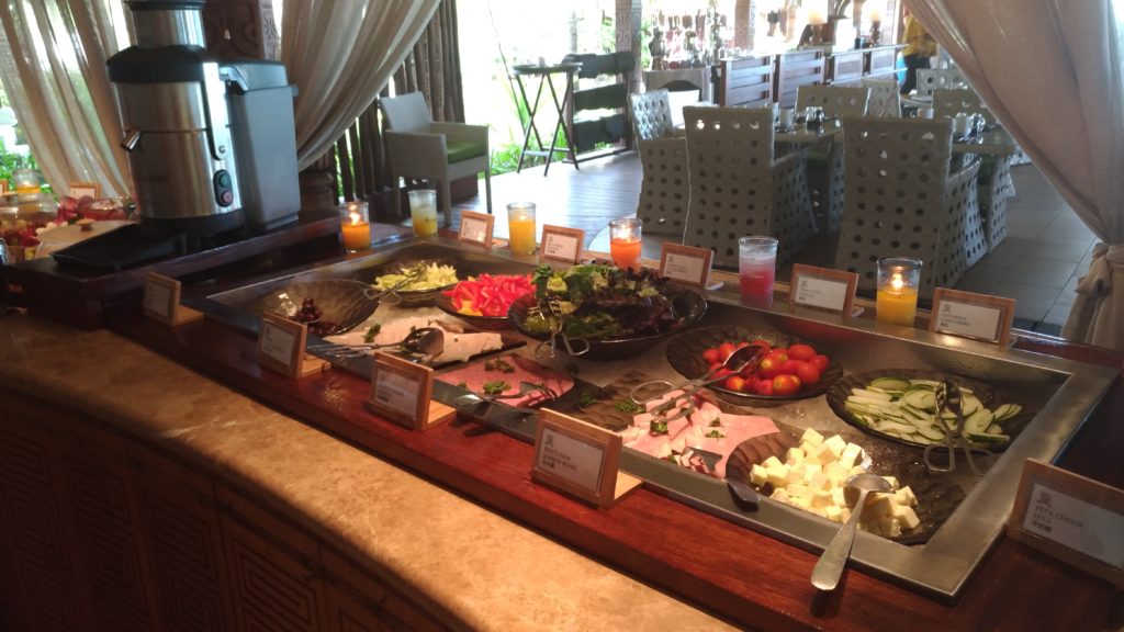 desayuno St regis Bora Bora frutas