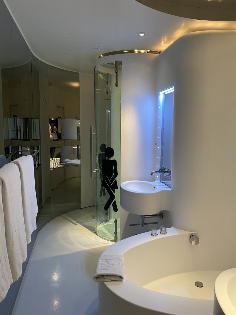 hotel puerta américa baño