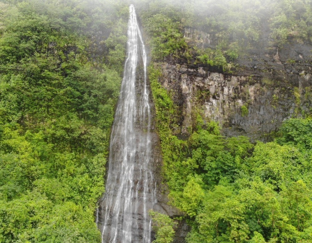 afareaitu waterfall -things to do in moorea