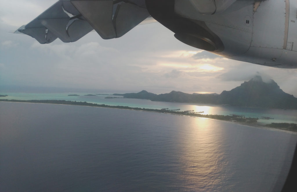 bora bora desde el avion