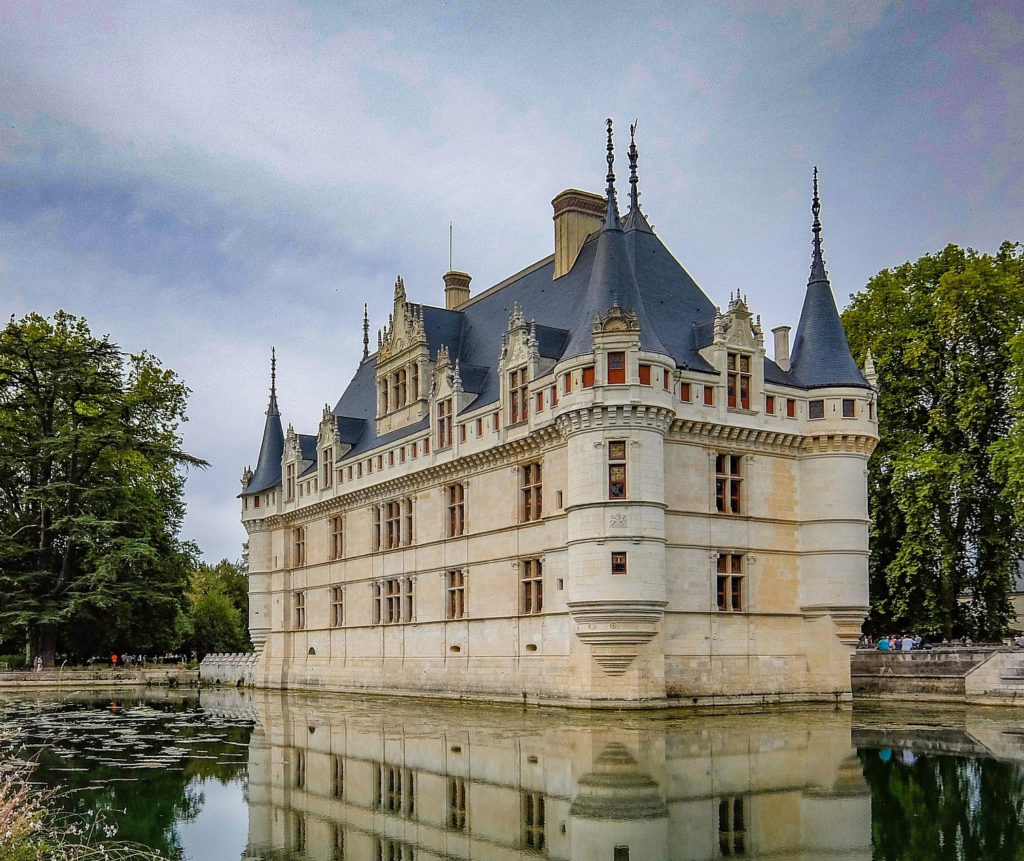 azay-le-rideau castle