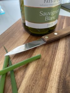 vino blanco y cebolleta