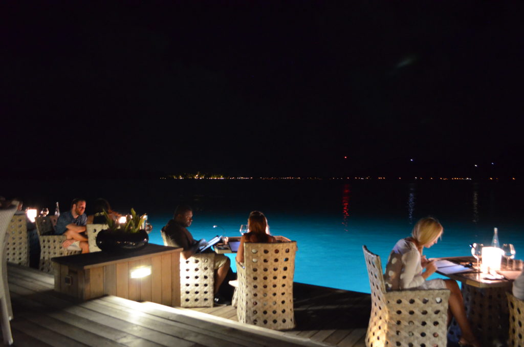st regis bora bora restaurants