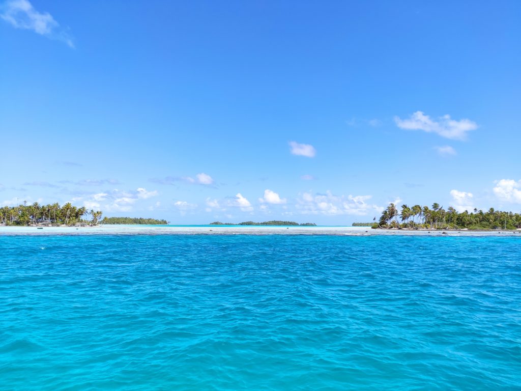 lagoon blue rangiroa