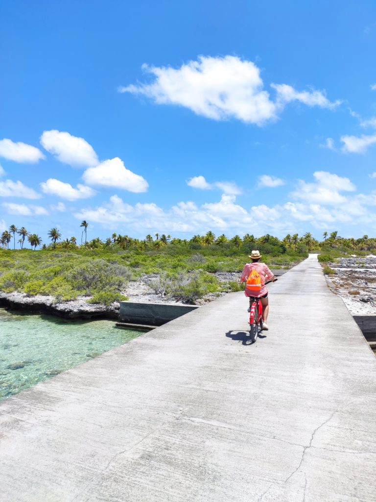 Rangiroa en bicicleta