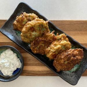 Kolokizokeftedes croquetas griegas de calabacín