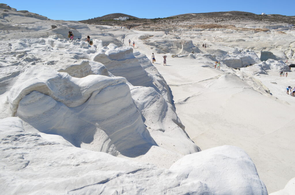 rocas de sarakiniko milos
