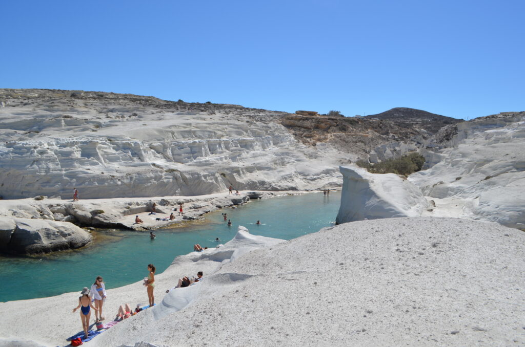 sarakiniko milos playas