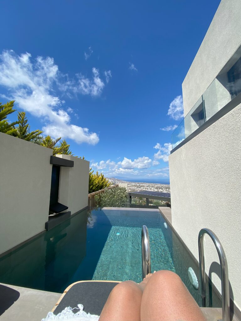 apikia santorini piscina