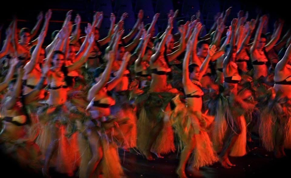 heiva festival baile en rojo