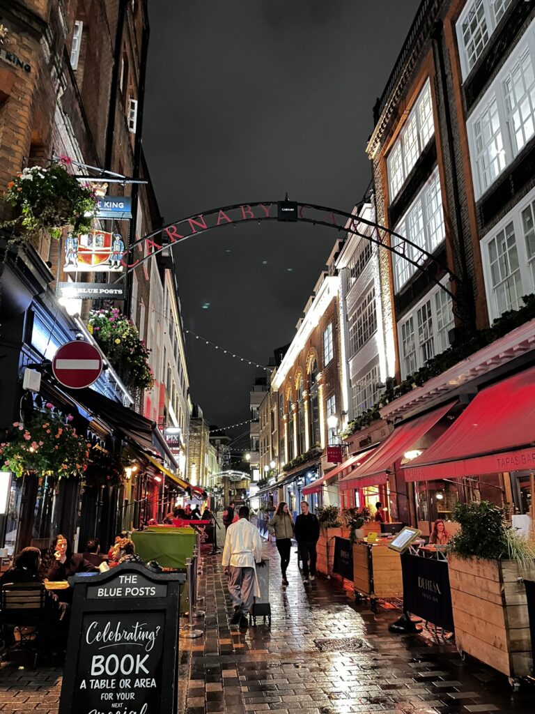 carnaby street de noche